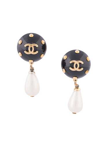 Chanel Pre-Owned 1996 CC pearl-embellished earring