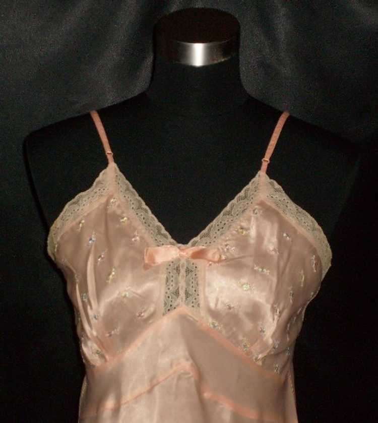 Romantic Vtg Floral Embroidered Satin Full Slip 3… - image 2