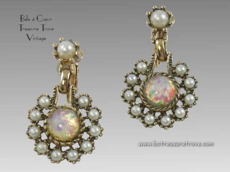 Sarah Coventry Empress Vintage Earrings Faux Pear… - image 1