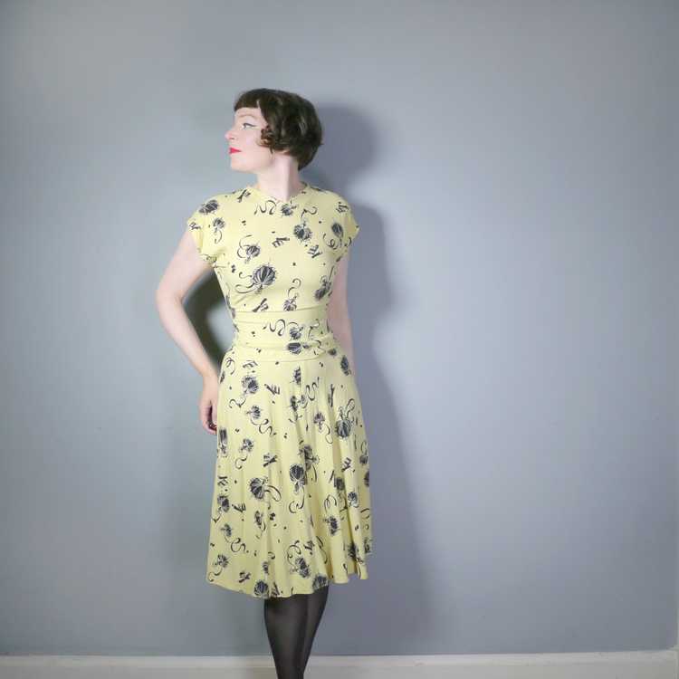 40s BLACK AND YELLOW NOVELTY LADY AND MUSIC SCROL… - image 2