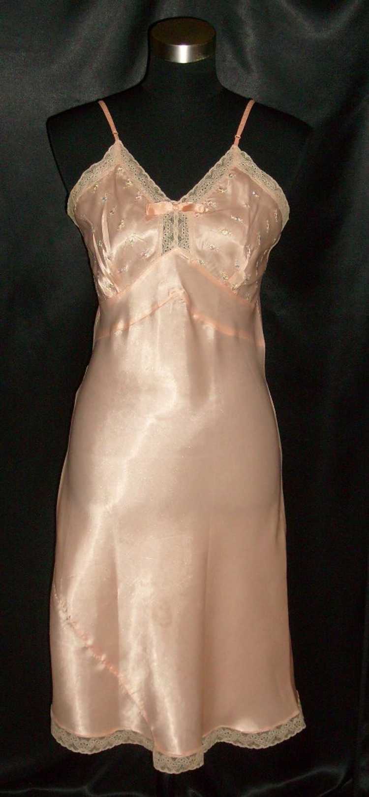 Romantic Vtg Floral Embroidered Satin Full Slip 3… - image 1