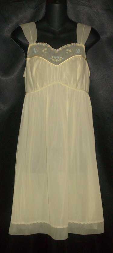 Sweet Yellow Vtg Seamprufe Nightgown 34