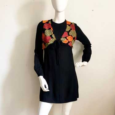 1970s Black Crepe Floral Dress - image 1