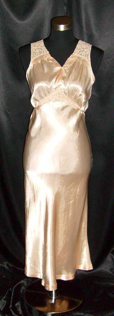 Elegant Vintage Bias Peach Satin Nightgown 34-36