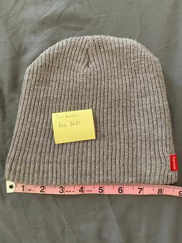 Supreme beanie deals small logo