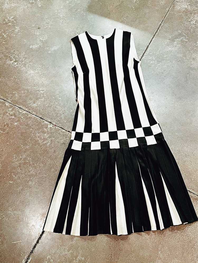 Vintage Mod Black & White Striped Dress - image 4