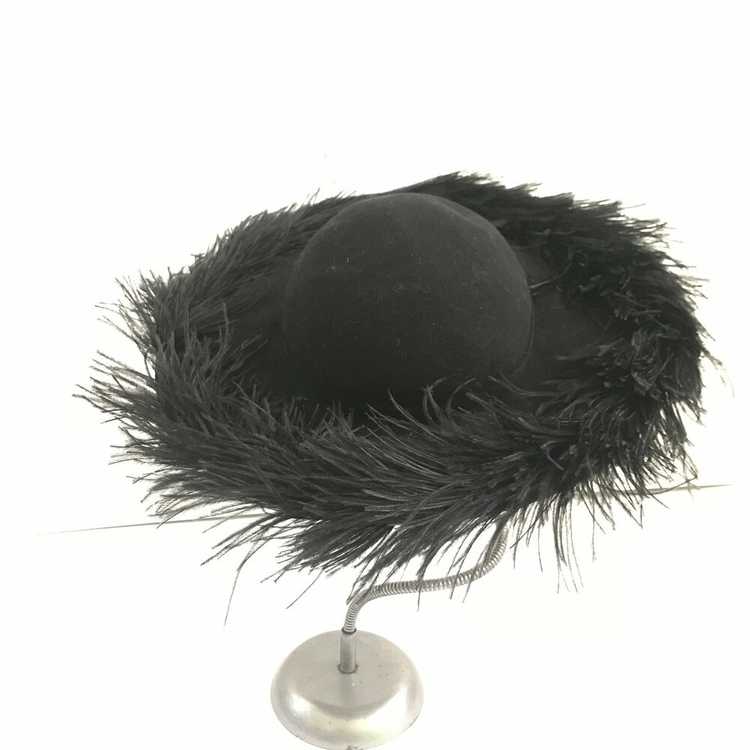 Black wool felt hat with feather trim - image 4