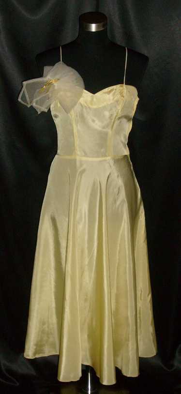 Stunning 1950's Vintage Yellow Rayon Party / Prom 