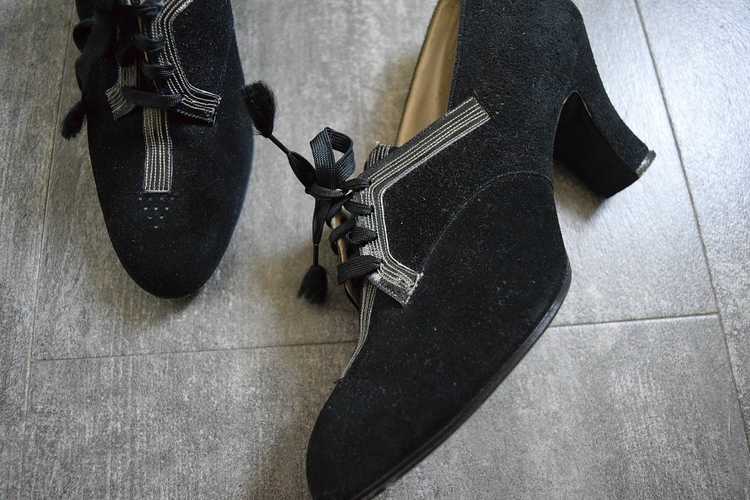 1930s 1940s shoes . black suede lace up heels - image 4