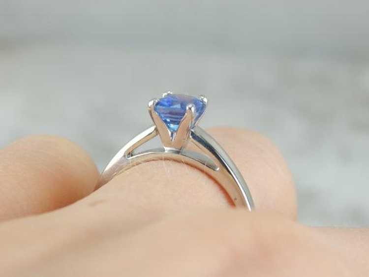 Contemporary Sapphire and White Gold Engagement R… - image 5