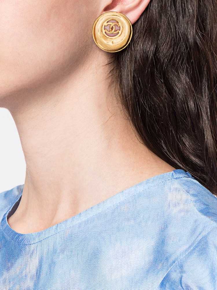 CHANEL Pre-Owned 1993 CC button earrings - Gold - image 2